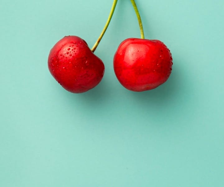 cereja in a light green background